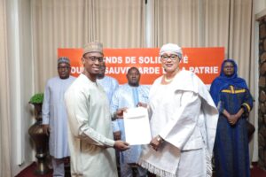 À Niamey, la solidarité nationale s’exprime avec force alors que institutions, associations et entreprises renforcent leur engagement financier en soutien aux Forces de Défense et de Sécurité à travers le Fonds de Solidarité pour la Sauvegarde de la Patrie.