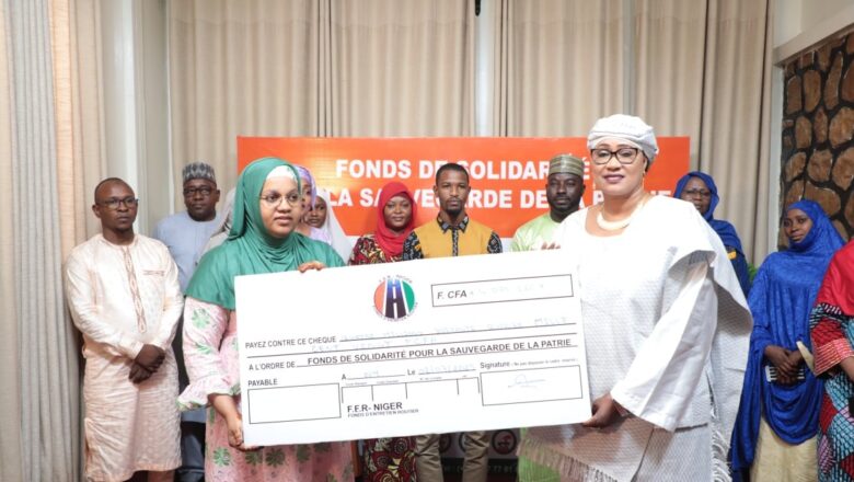 À Niamey, la solidarité nationale s’exprime avec force alors que institutions, associations et entreprises renforcent leur engagement financier en soutien aux Forces de Défense et de Sécurité à travers le Fonds de Solidarité pour la Sauvegarde de la Patrie.