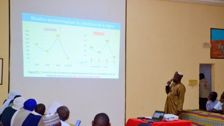 À Agadez, une campagne de prévention du paludisme menée du 26 au 29 juin 2025 a permis de traiter plus de 25 000 enfants et de détruire près de 99 % des gîtes larvaires domestiques, illustrant une mobilisation sanitaire efficace et multisectorielle.