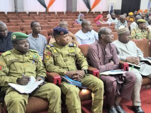 Lors d’une réunion stratégique le 8 juillet 2025, les autorités municipales de Niamey ont défini quatre axes d’action pour bâtir une capitale plus sécurisée, propre, fluide et transparente face aux défis climatiques et sociaux.