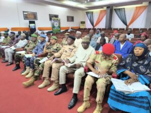 Lors d’une réunion stratégique le 8 juillet 2025, les autorités municipales de Niamey ont défini quatre axes d’action pour bâtir une capitale plus sécurisée, propre, fluide et transparente face aux défis climatiques et sociaux.