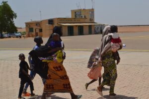 À Agadez, le rapatriement de migrants nigérians initié par l’OIM marque une réponse humanitaire concertée à une crise locale,