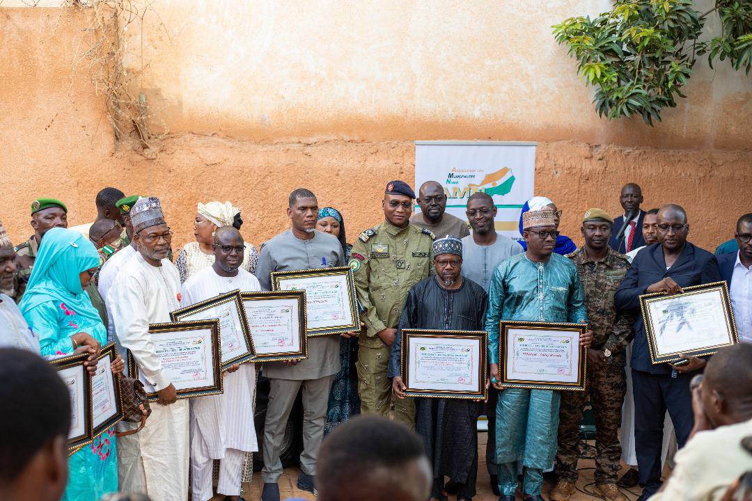 Lors d’une cérémonie symbolique à Niamey, l’AMN a remis des témoignages de satisfaction aux partenaires techniques et financiers