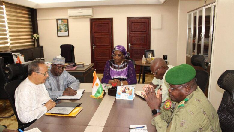 À Niamey, la ministre Aïssatou Tondi installe les nouveaux administrateurs de la CNSS, lançant une réforme ambitieuse pour renforcer la protection sociale et moderniser la gestion au service des travailleurs nigériens.