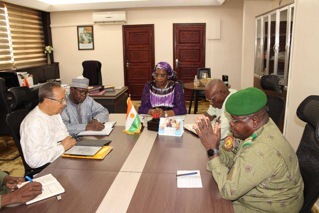 À Niamey, la ministre Aïssatou Tondi installe les nouveaux administrateurs de la CNSS, lançant une réforme ambitieuse pour renforcer la protection sociale et moderniser la gestion au service des travailleurs nigériens.