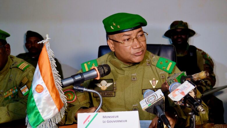 À Agadez, l’installation du Comité Régional pour la JNA 2025 lance une mobilisation ambitieuse pour reverdir la région et lutter durablement contre la désertification saharienne.