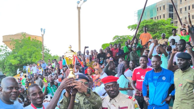 La victoire d’AS Alheri en finale du championnat régional réunit Niamey dans une célébration vibrante du sport, de la cohésion sociale et du talent local.