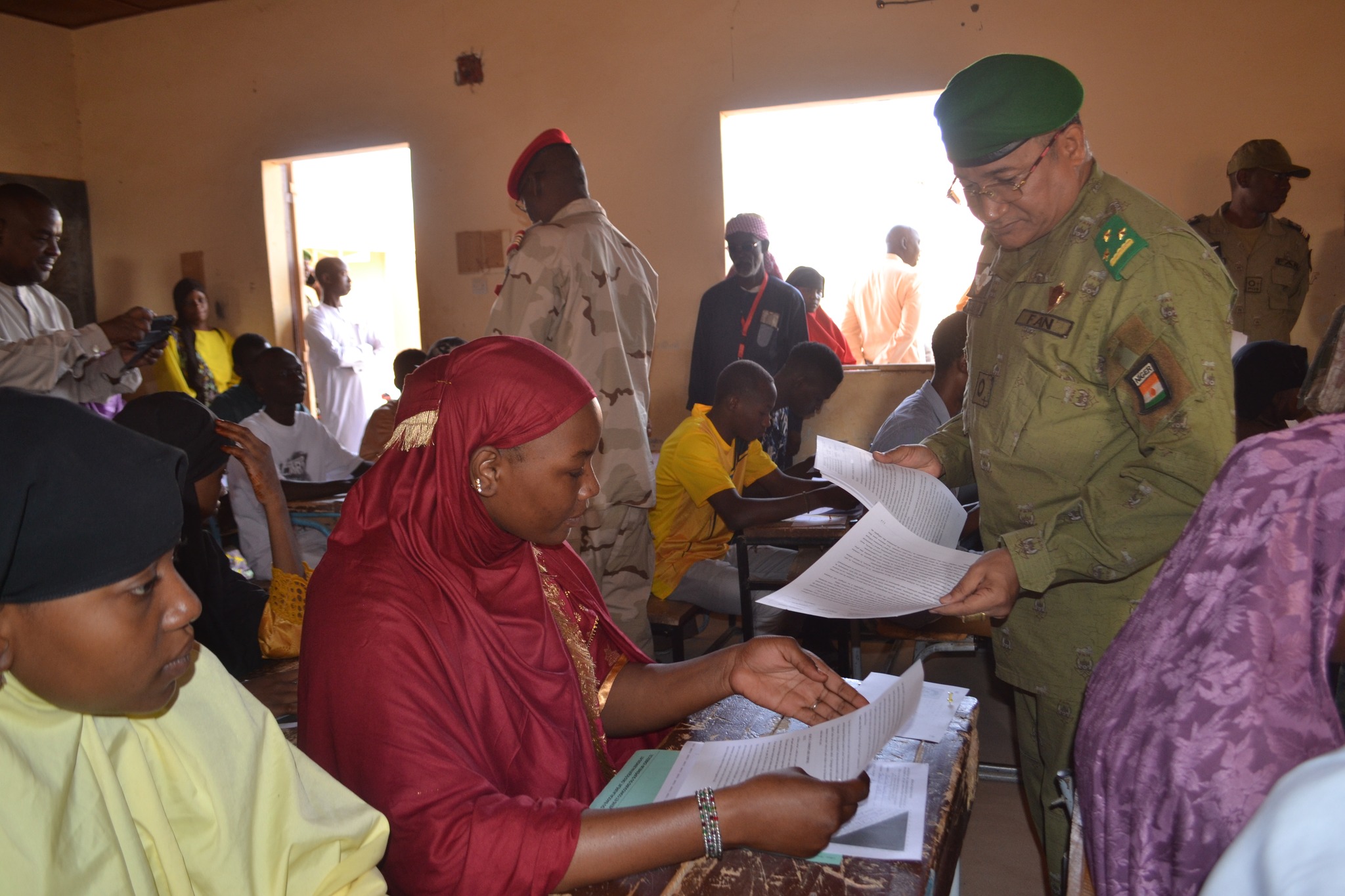 À Agadez, le lancement officiel du Baccalauréat 2025 par le gouverneur Ibra Boulama Issa incarne l’engagement régional envers l’éducation,