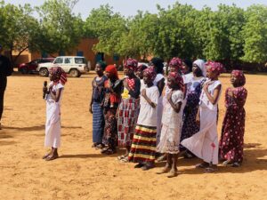 À Niamey, la ministre Élisabeth Shérif célèbre l’excellence éducative en récompensant élèves, enseignants et directeurs, illustrant l’engagement du Niger pour une refondation scolaire axée sur le mérite et l’innovation.
