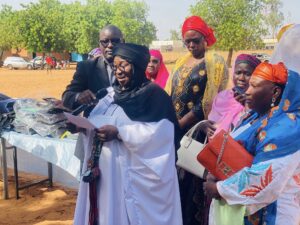 À Niamey, la ministre Élisabeth Shérif célèbre l’excellence éducative en récompensant élèves, enseignants et directeurs, illustrant l’engagement du Niger pour une refondation scolaire axée sur le mérite et l’innovation.