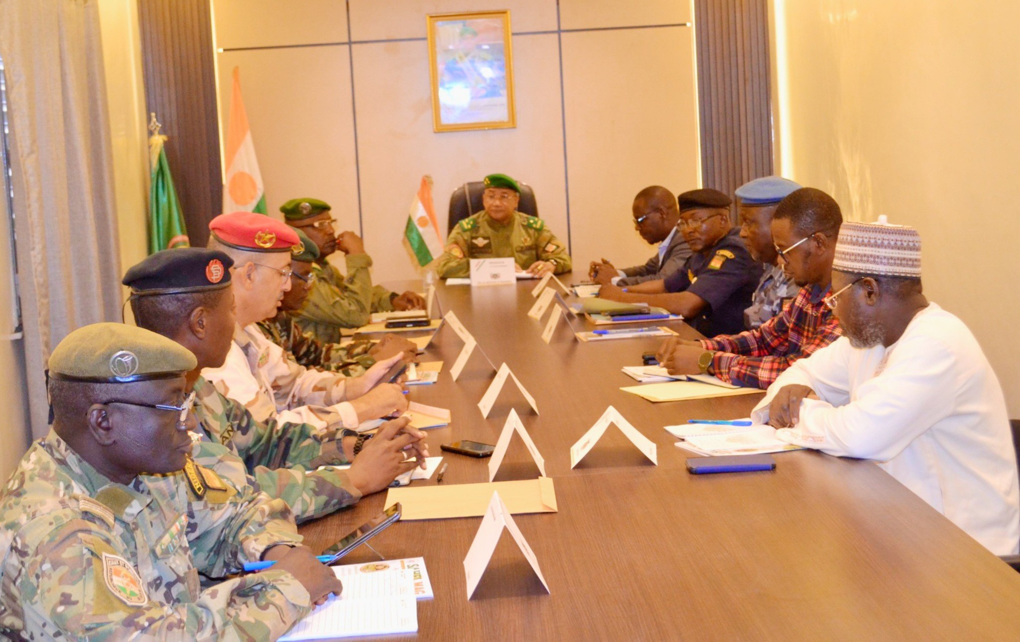 Le Conseil Régional de Sécurité présidé par le Gouverneur Ibra Boulama Issa et la visite officielle du Directeur Général des Douanes,