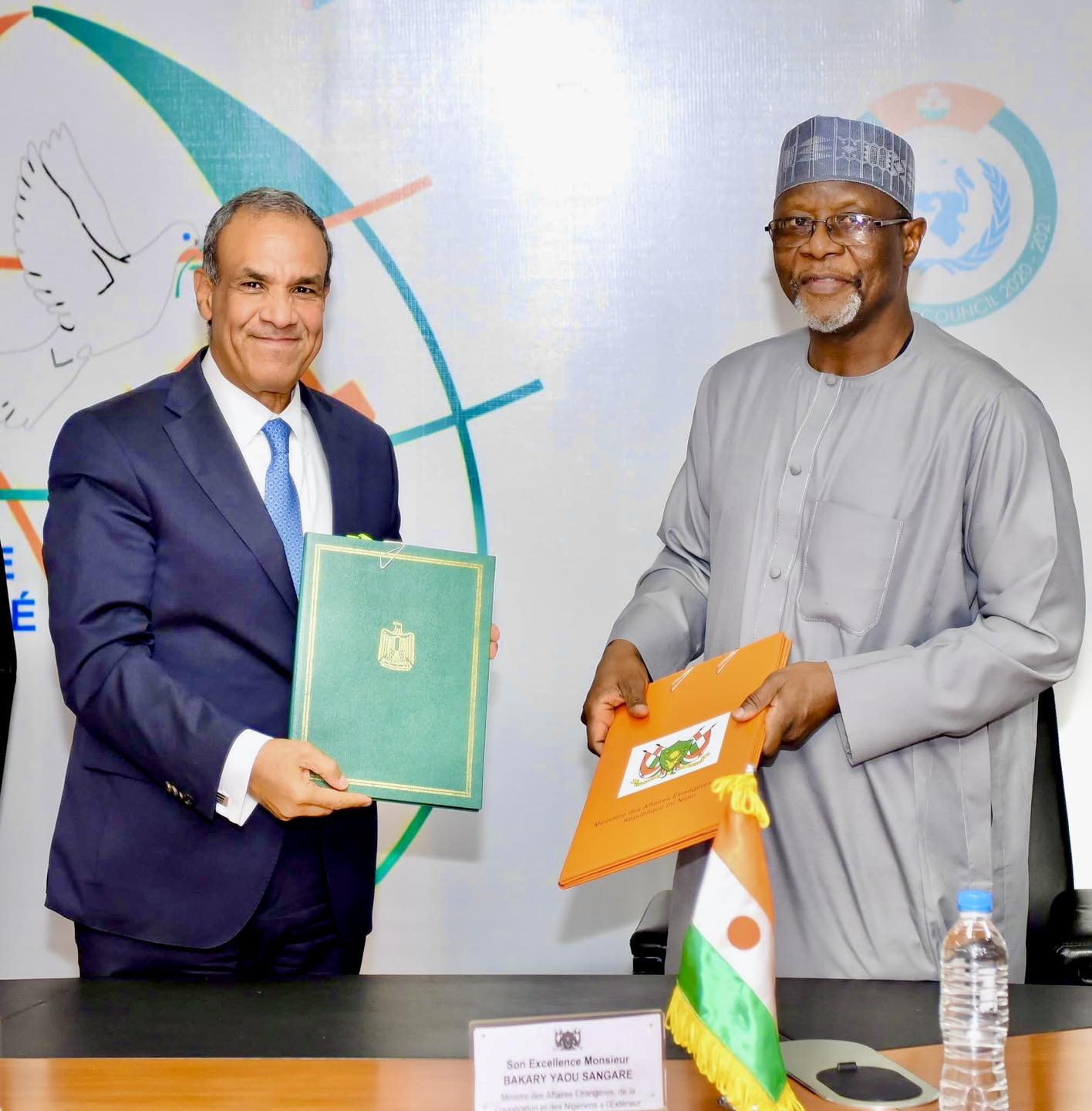 La visite officielle du ministre égyptien à Niamey scelle une nouvelle étape dans les relations bilatérales entre l’Égypte et le Niger, avec la signature d’un accord de concertation politique et une volonté commune de renforcer la coopération économique, sécuritaire et diplomatique.