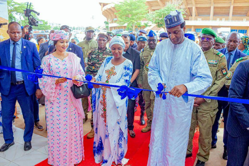 L’ouverture du FONAF et de l’UNIV-EXPO à Niamey met en lumière l’engagement du Niger en faveur de l’autonomisation des femmes et de la jeunesse, à travers deux événements dédiés à l’entrepreneuriat, la formation et l’orientation des nouveaux bacheliers.
