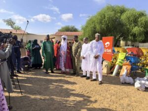 Airtel Niger offre des équipements agricoles à la Ville de Niamey pour renforcer la propreté urbaine et stimuler la mobilisation citoyenne.