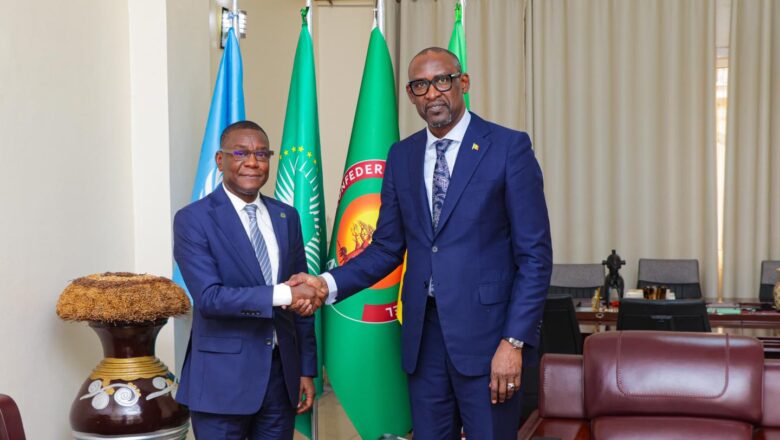 Abdoulaye Diop et Lamin Barrow posent les jalons d’un partenariat ambitieux entre le Mali et la BAD, axé sur l’intégration régionale, les infrastructures et la sécurité alimentaire.