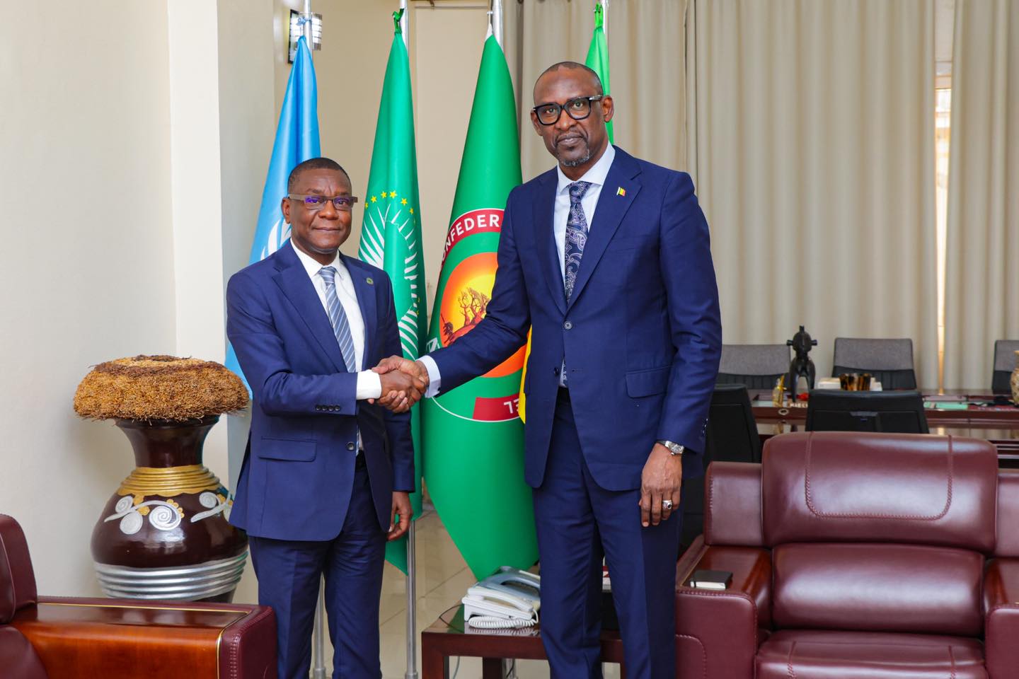 Abdoulaye Diop et Lamin Barrow posent les jalons d’un partenariat ambitieux entre le Mali et la BAD, axé sur l’intégration régionale, les infrastructures et la sécurité alimentaire.