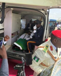 À Daura, le Nigeria a rendu un hommage national au président Muhammadu Buhari, saluant la mémoire d’un leader austère dont l’engagement pour la souveraineté et la rigueur continue de marquer l’histoire politique africaine.