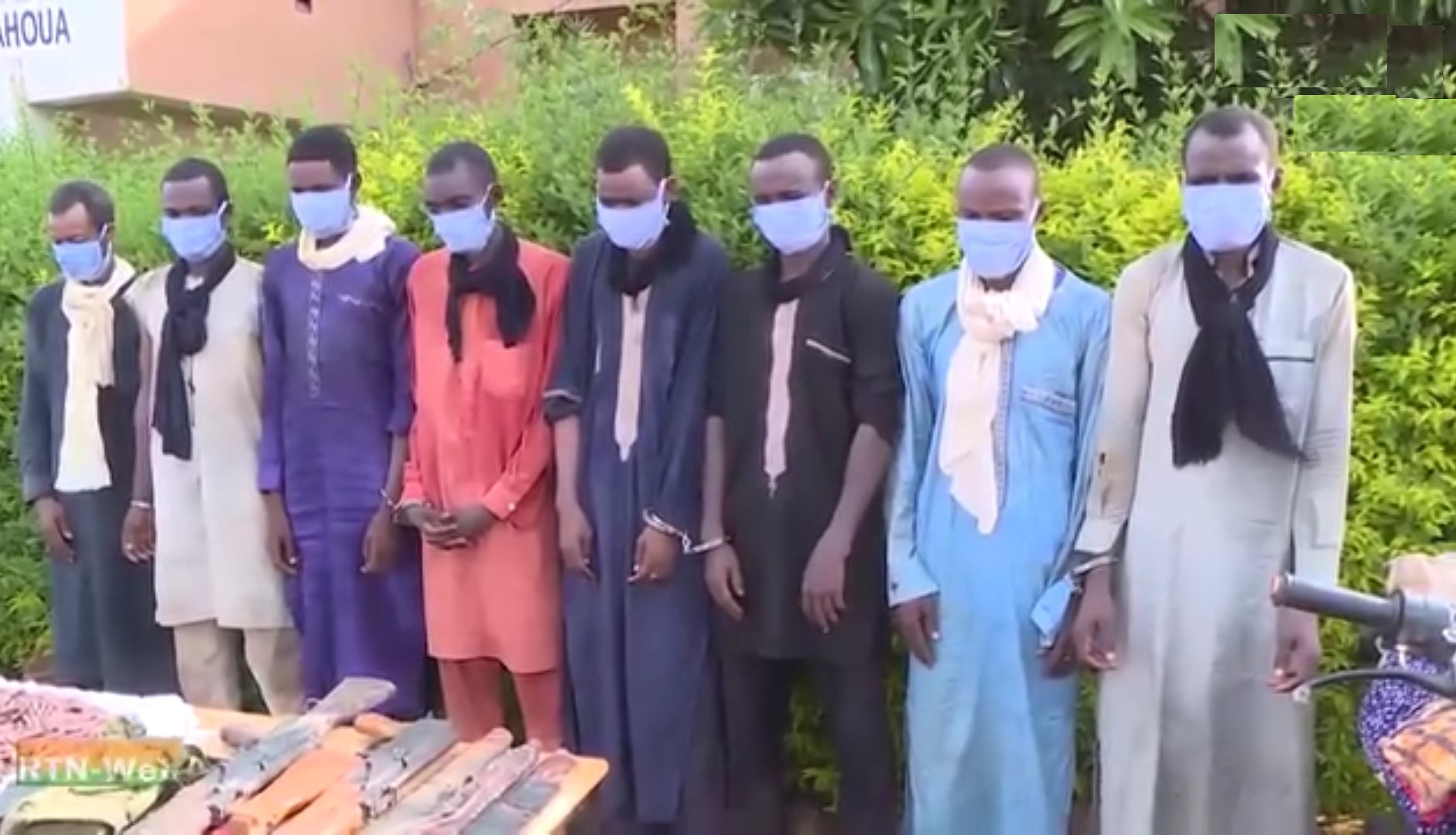 La Garde nationale nigérienne interpelle huit présumés trafiquants d’armes à Tahoua, révélant les ramifications transfrontalières