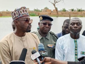 Face aux difficultés causées par une digue privée à Bangabana, les autorités du Niger se sont mobilisées pour une visite terrain