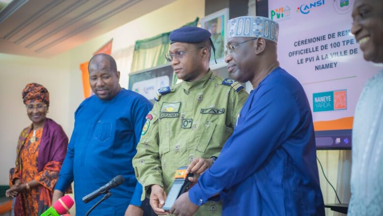 L’installation de 100 terminaux de paiement électronique à Niamey marque une avancée majeure vers une gouvernance numérique plus fluide et accessible.