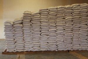 À Ouallam, le Niger a lancé une vaste opération de distribution et de vente à prix réduit de vivres essentiels pour soutenir les ménages vulnérables, une mesure d'urgence saluée comme un pilier de solidarité nationale.