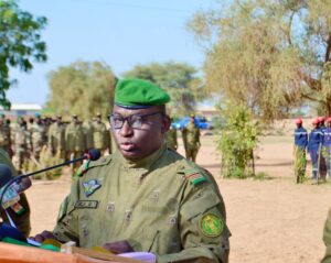 À Agadez, le 65ᵉ anniversaire des Forces Armées Nigériennes a été célébré avec solennité, rendant hommage aux héros de la Nation et réaffirmant l’unité entre autorités civiles, coutumières et militaires.