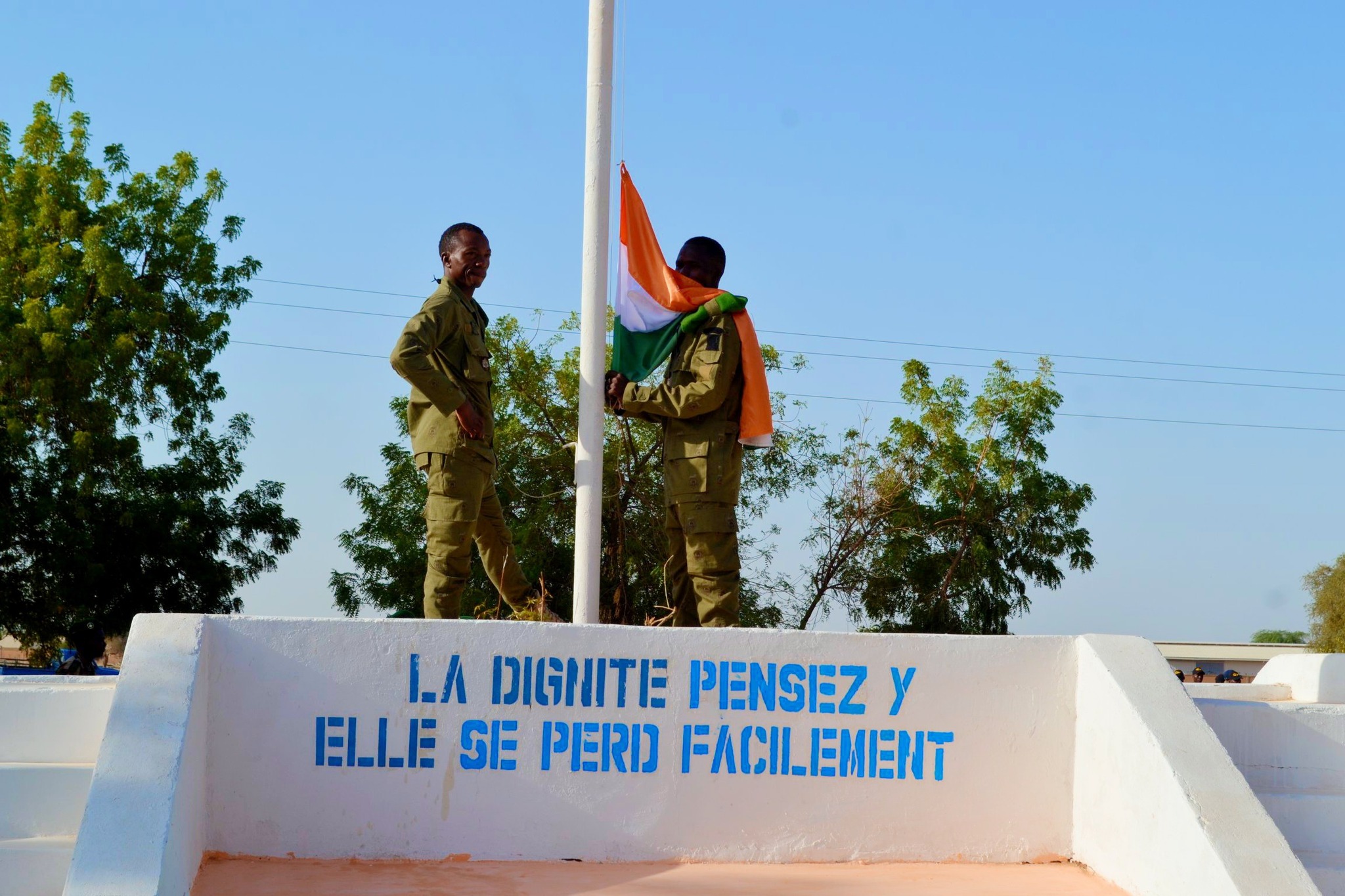 À Agadez, le 65ᵉ anniversaire des Forces Armées Nigériennes a été célébré avec solennité, rendant hommage aux héros de la Nation et réaffirmant l’unité entre autorités civiles, coutumières et militaires.