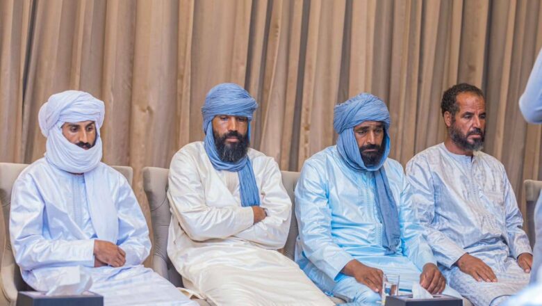 Après sept mois de captivité, quatre chauffeurs marocains enlevés par l’État islamique sont libérés grâce à une opération conjointe entre Bamako et Rabat, illustrant la montée en puissance de la coopération anti-terroriste au Sahel.