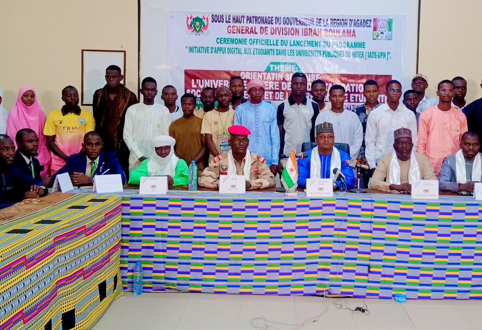 Une conférence à Agadez inaugure la modernisation de l’accès à l’enseignement supérieur grâce à la digitalisation, offrant aux bacheliers nigériens de nouvelles perspectives d’orientation.