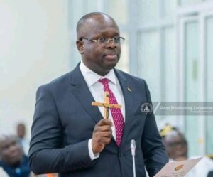 Un hélicoptère militaire s’écrase à Adansi, tuant deux ministres en route pour un projet stratégique, plongeant le Ghana dans le deuil 