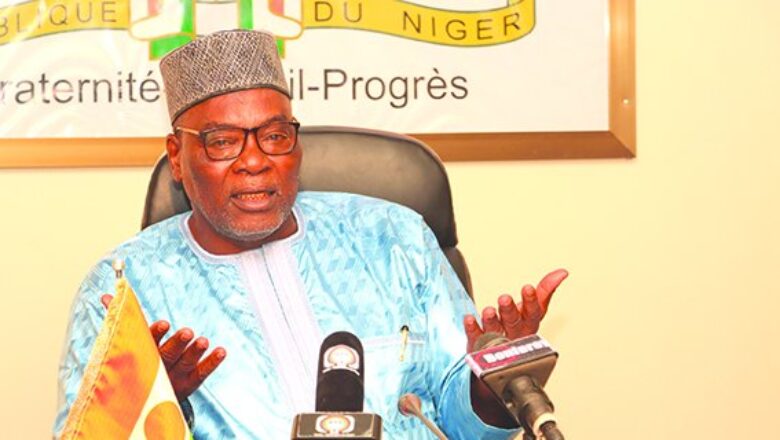 La réaffectation d’un juge ayant relaxé deux jeunes femmes pour outrage à la pudeur soulève des interrogations sur l’indépendance