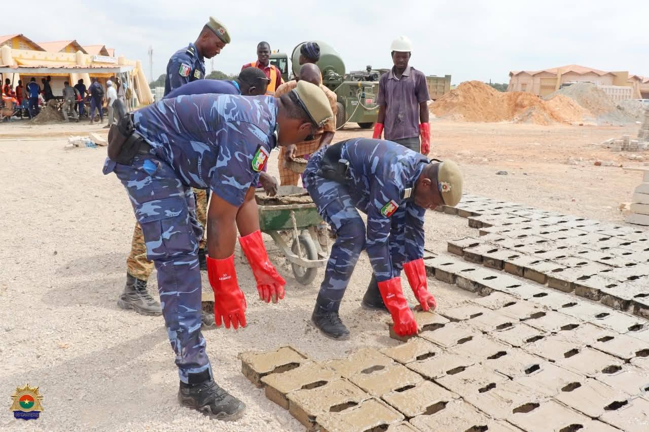 À Bobo-Dioulasso, la Gendarmerie nationale s’engage activement dans l’initiative Faso Mêbo, illustrant un modèle de mobilisation citoyenne