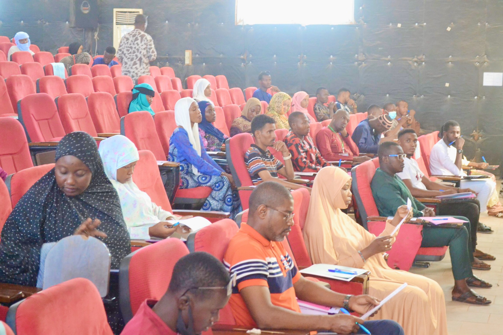 83 jeunes, répartis équitablement entre filles et garçons, entament les épreuves du concours BTS 2025, symbole d’un engagement régional fort