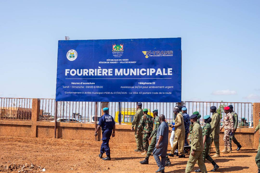 La capitale nigérienne inaugure ses opérations de fourrière pour désengorger les routes, imposer le respect du stationnement et promouvoir un civisme routier durable.