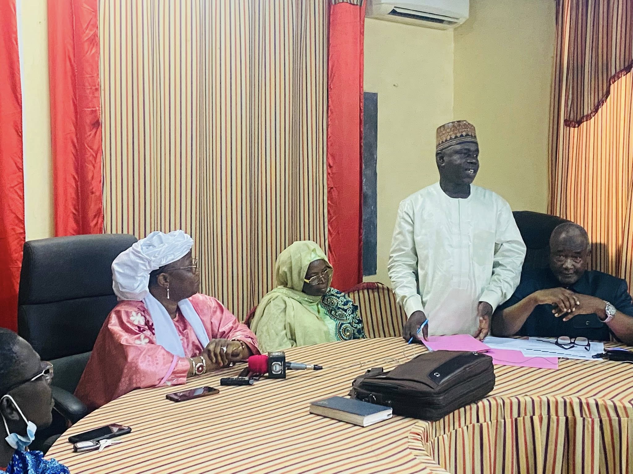 La ministre Élisabeth Shérif réceptionne le rapport d’affectation des enseignants, pierre angulaire d’une rentrée scolaire équitable