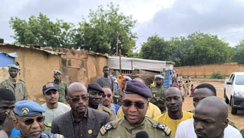 À Niamey, les jeunes de Boukoki Pavé sont célébrés pour avoir pavé leur quartier, une initiative citoyenne exemplaire qui illustre l’impact de l’engagement local sur le développement urbain.