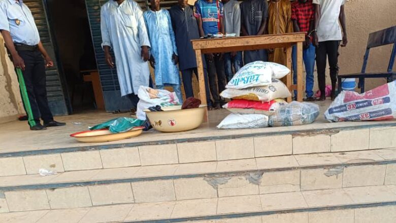 À Tanout, huit malfaiteurs ont été arrêtés et un important butin récupéré lors d’une opération menée par la police nationale, mettant fin à un réseau de vol de bétail et de fraude municipale.