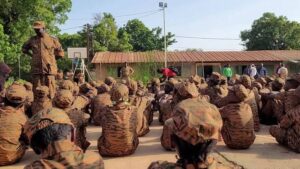 Le lycée Marien N’Gouabi accueille la première édition du Camp Vacances Faso Mêbo, réunissant 410 enfants pour une formation citoyenne mêlant patriotisme, discipline et action concrète.