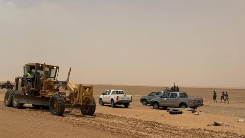 Le Niger finalise le chantier de la Route Transsaharienne Arlit–Assamaka, long de 225 km, avec un taux d’exécution de 85 %. Ce corridor stratégique reliera le pays à l’Algérie et renforcera l’intégration régionale et les échanges commerciaux dans l’espace sahélo-maghrébin