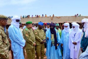 Le Ministre de l’Équipement du Niger supervise les travaux de réhabilitation du corridor Agadez – Zinder, un axe stratégique