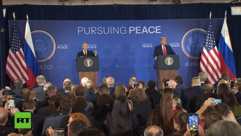 Lors d’un sommet historique en Alaska, Vladimir Poutine et Donald Trump esquissent un cadre diplomatique pour résoudre la crise ukrainienne et relancer les relations russo-américaine