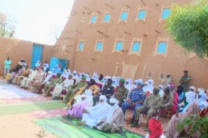 À Agadez, le Niger lance une vaste opération de distribution de céréales pour soutenir plus de 100 000 personnes en situation d’insécurité alimentaire.