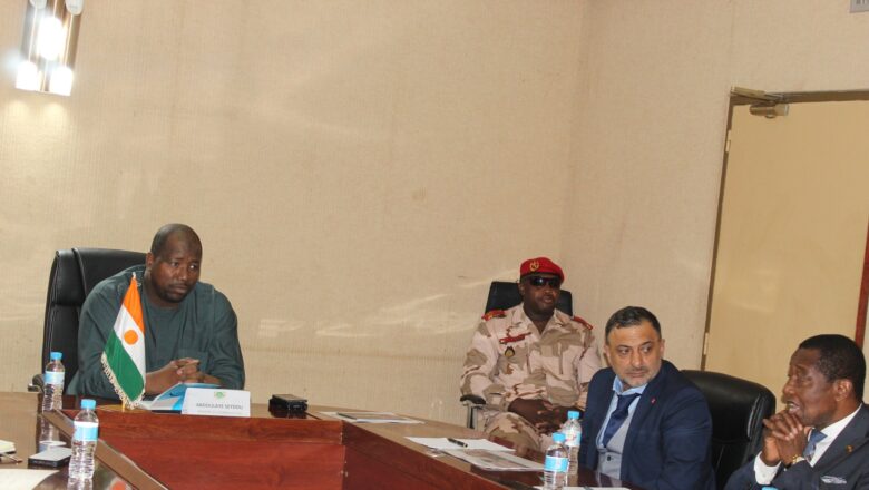 À Niamey, le ministre du Commerce accueille une délégation d’investisseurs russes pour lancer des projets ambitieux dans l’agriculture, l’énergie et les télécommunications.