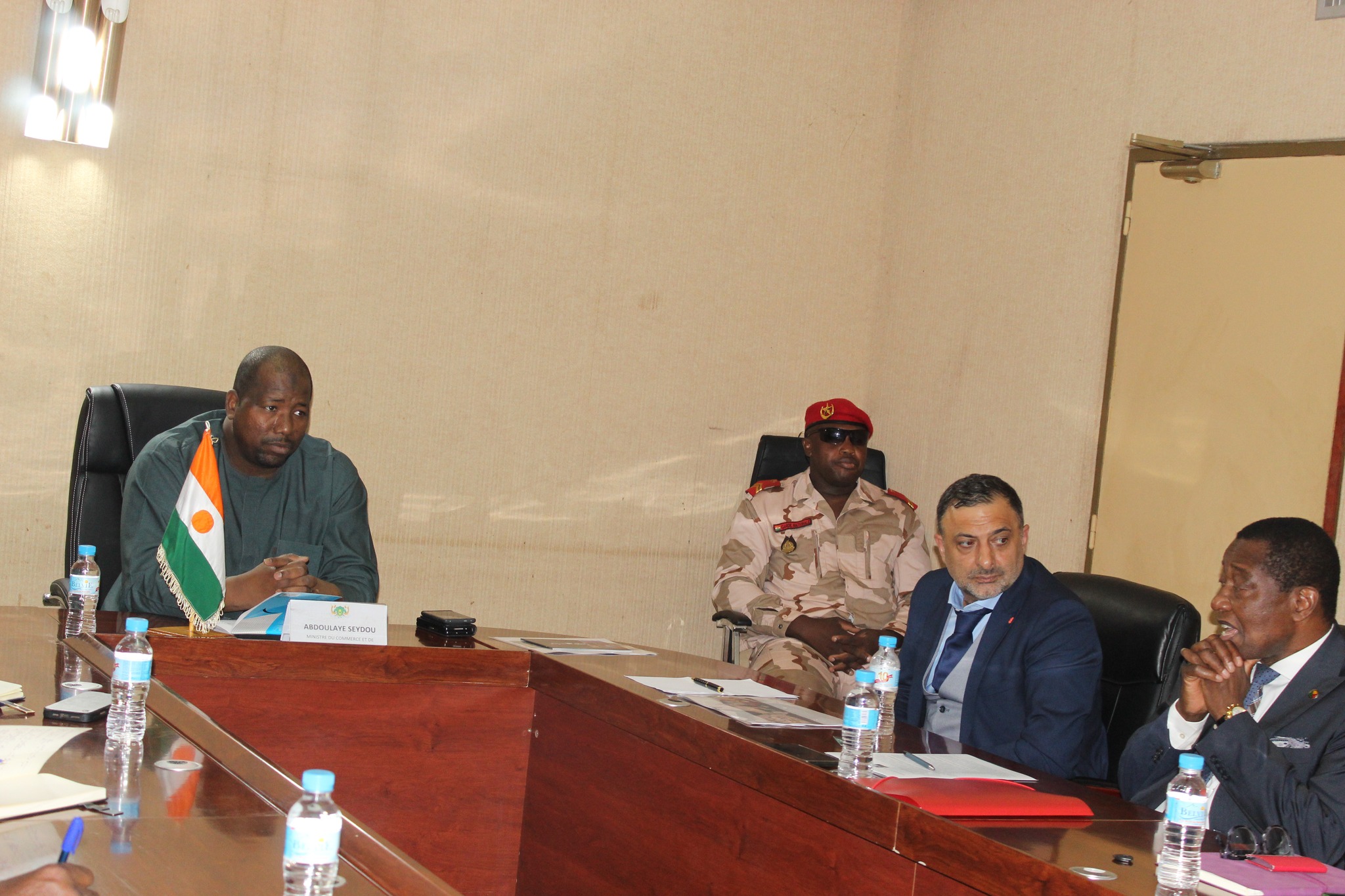 À Niamey, le ministre du Commerce accueille une délégation d’investisseurs russes pour lancer des projets ambitieux dans l’agriculture, l’énergie et les télécommunications.