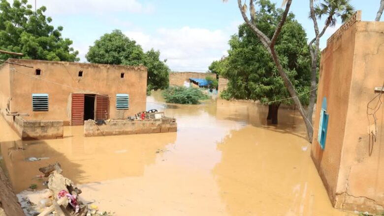 339 villages et quartiers sinistrés, 7 754 ménages frappés : le Niger affronte une crise humanitaire majeure après des pluies dévastatrices.