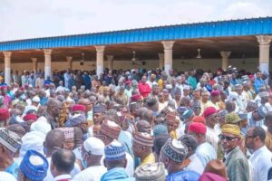 À Niamey, les obsèques de l’ancien ministre Karidjo Mahamadou ont rassemblé figures politiques, proches et citoyens venus saluer la mémoire