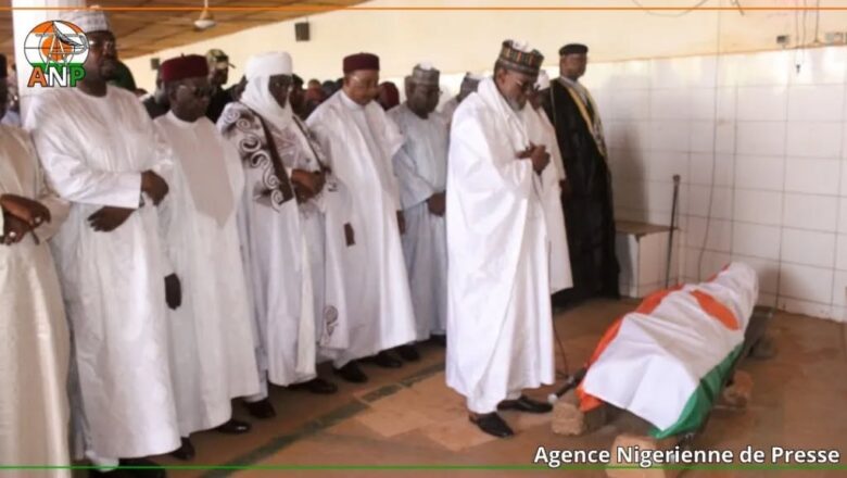 À Niamey, les obsèques de l’ancien ministre Karidjo Mahamadou ont rassemblé figures politiques, proches et citoyens venus saluer la mémoire d’un homme de conviction, éducateur engagé et acteur majeur de la vie publique nigérienne.