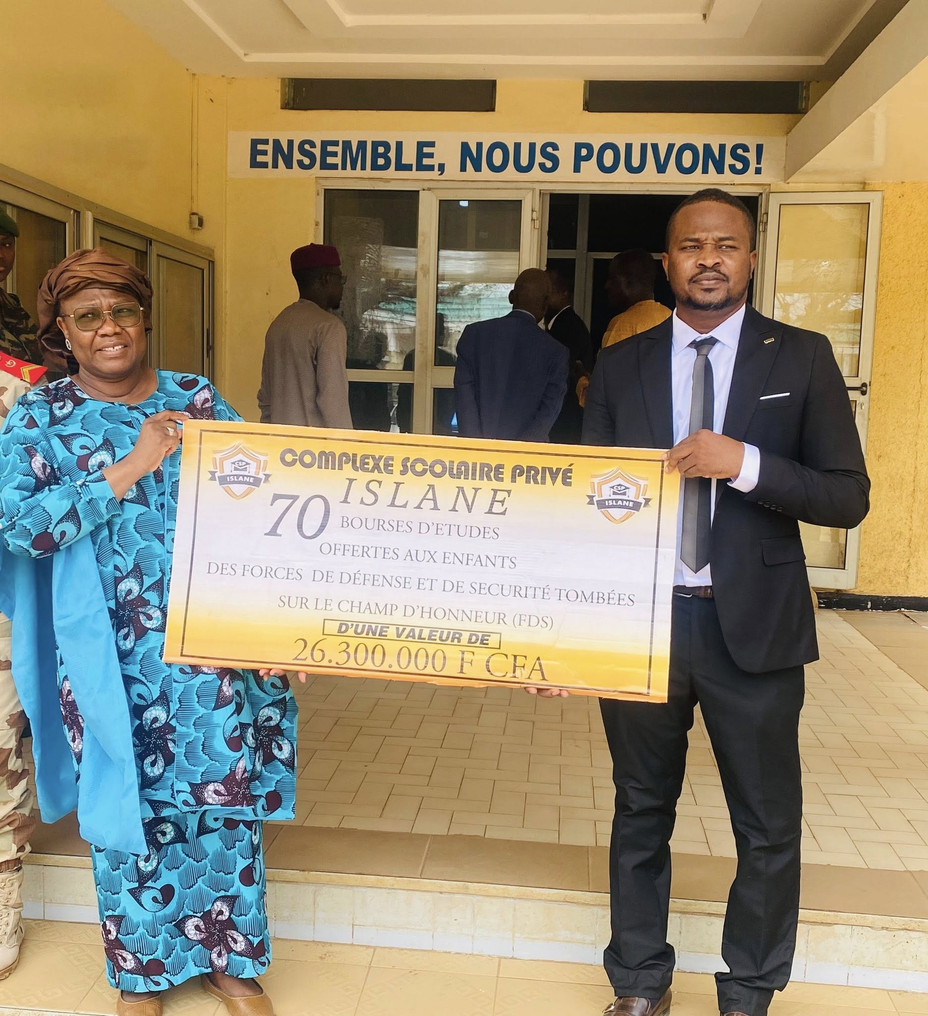 Le Niger honore la mémoire de ses soldats tombés au combat en offrant 70 bourses d'études aux orphelins des Forces de Défense et de Sécurité, un geste fort qui transforme le deuil en espoir et investit dans l'avenir de la nation.