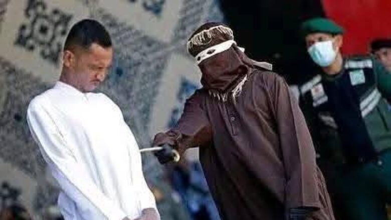 En Indonésie, deux hommes ont été publiquement fouettés à Banda Aceh pour relations homosexuelles, conformément à la charia locale. Un événement qui soulève des questions sur les droits humains, les systèmes juridiques régionaux et les limites de la souveraineté religieuse.