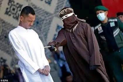 Indonésie : deux hommes fouettés en public pour homosexualité